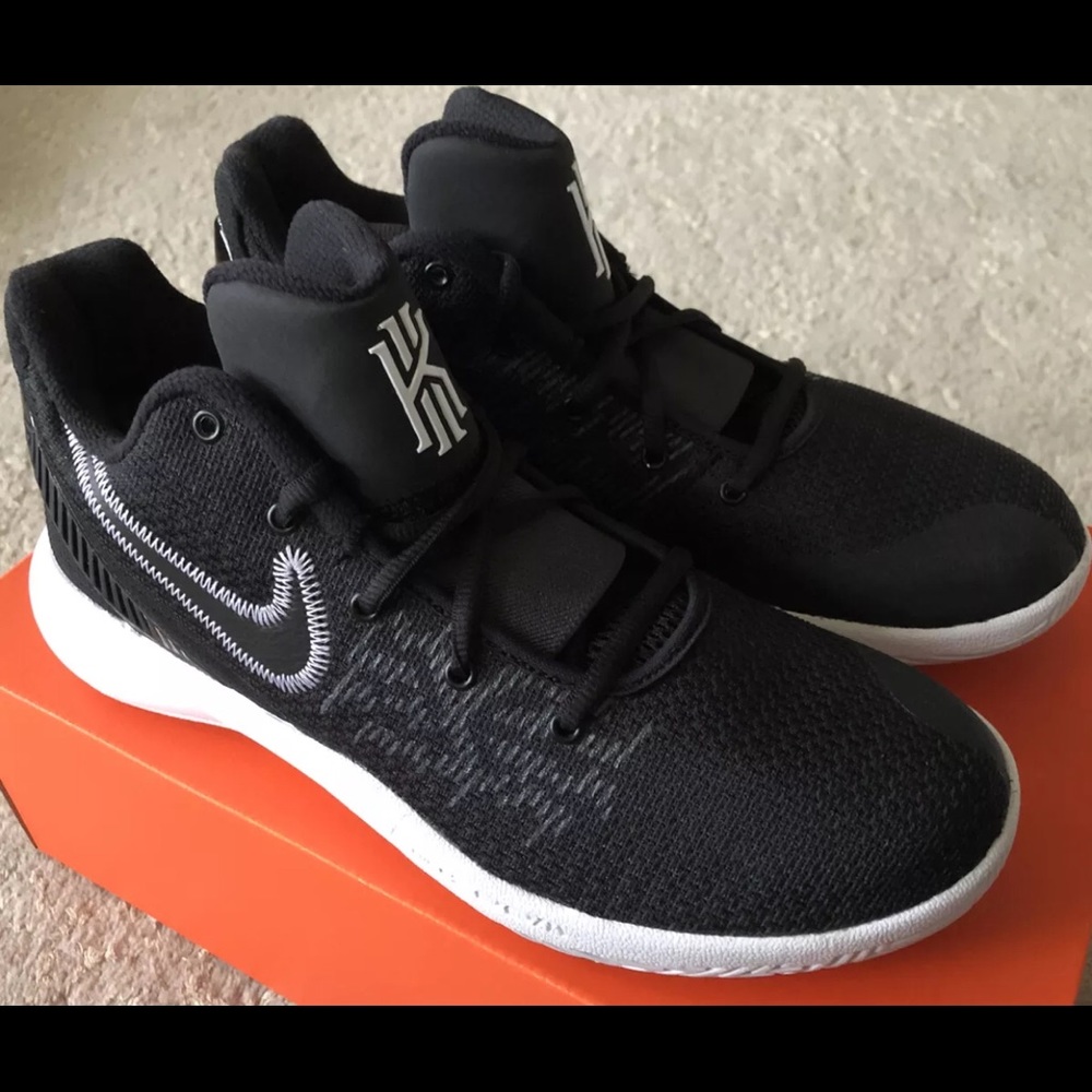 Worn once basically new Nike kyrie flytrap 2 size 9.5 men
